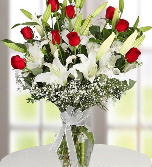 Vazoda Kazablanka ve Gül Buketi Vazoda Kazablanka ve Gül Buketi